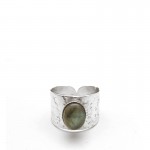 bague large en argent et pierre ovale en labradorite