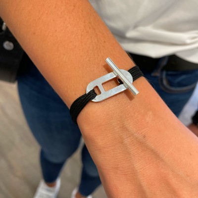 Bracelet manille stylisée fermoir T barre en argent