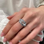 Bague en argent massif représentant un noeud plat marin